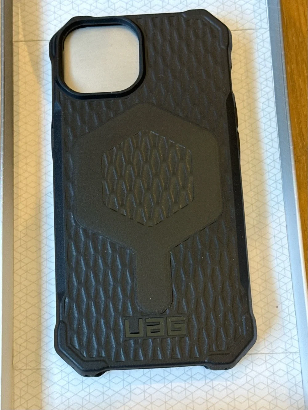 New UAG Urban Armor Gear Essential Armor iPhone 6.1” 2022 iPhone 13 Case Black